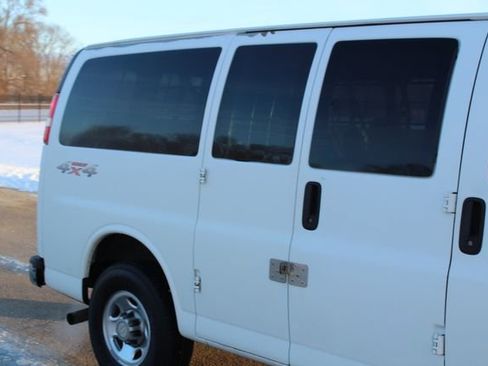 Used 2012 Chevrolet Express 2500 LT w/ LT Preferred Equipment Group image 6