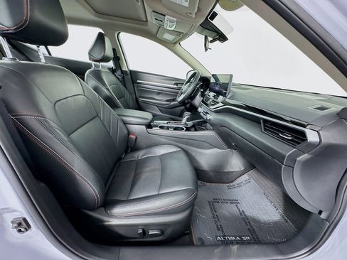 Used 2025 Nissan Altima 2.5 SR w/ SR Premium Package image 35
