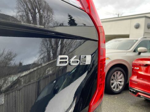 Used 2023 Volvo XC90 B6 Plus w/ Protection Package Premier image 11
