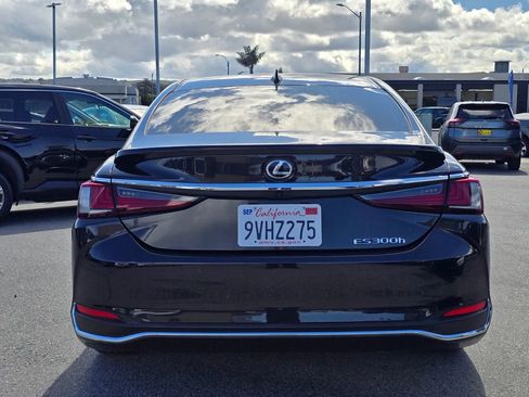 Used 2025 Lexus ES 300h w/ Premium Package FWD image 32
