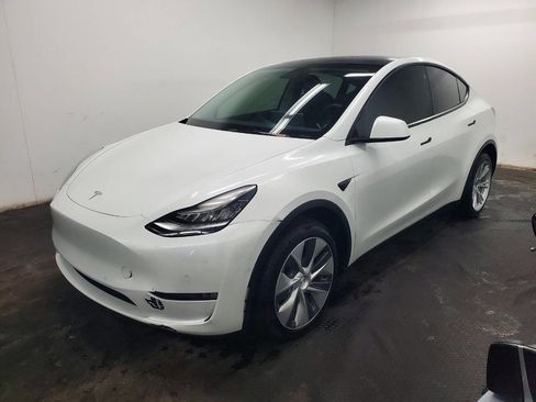 Used 2021 Tesla Model Y Long Range image 1
