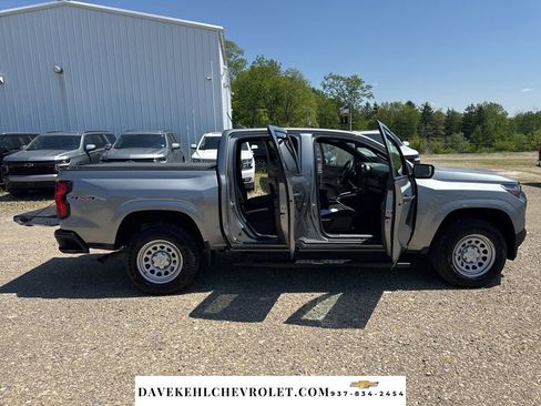 Used 2025 Chevrolet Colorado W/T AWD/4WD image 32