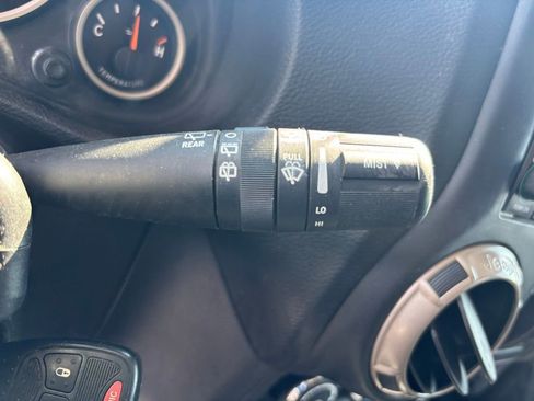 Used 2016 Jeep Wrangler Unlimited Sahara image 19