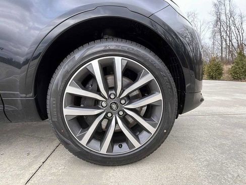 Used 2024 Land Rover Discovery Dynamic SE image 23