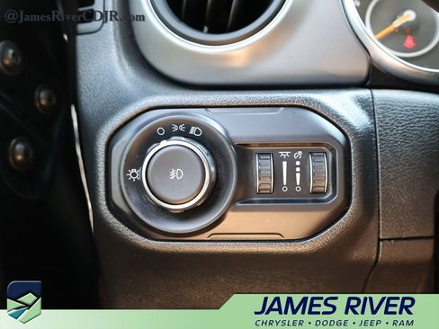 Used 2022 Jeep Wrangler Unlimited Sport AWD/4WD image 30