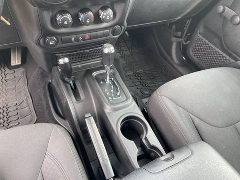 Used 2018 Jeep Wrangler Unlimited Sport AWD/4WD image 28