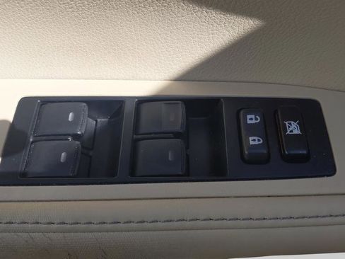 Used 2013 Lexus ES 300h w/ Luxury Pkg FWD image 16