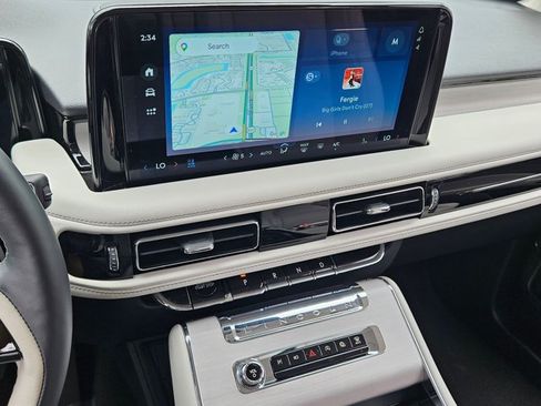 Used 2025 Lincoln Aviator Reserve AWD/4WD image 15