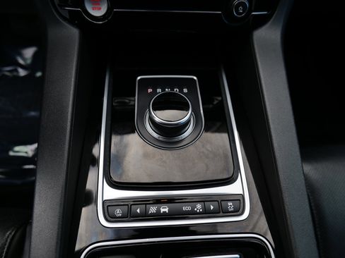 Used 2018 Jaguar F-PACE Prestige image 32
