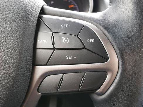 Used 2022 Jeep Grand Cherokee Laredo X AWD/4WD image 23