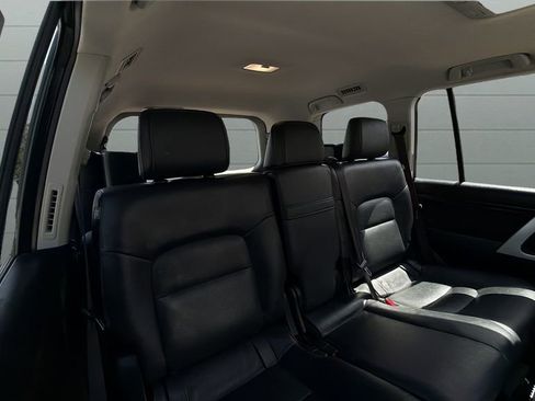 Used 2016 Toyota Land Cruiser w/ Four Season Floor Mat Package image 32