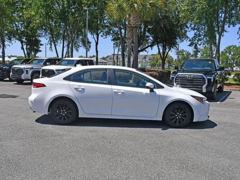 Certified 2023 Toyota Corolla LE FWD image 5