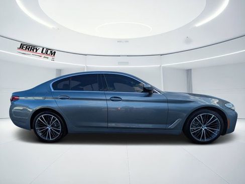 Used 2021 BMW 530i w/ Premium Package image 2