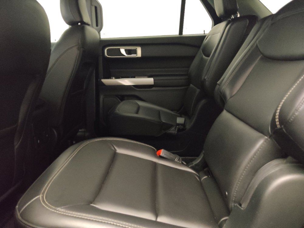 Used 2023 Ford Explorer XLT w/ Equipment Group 202A RWD image 18