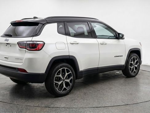Used 2025 Jeep Compass Limited AWD/4WD image 9