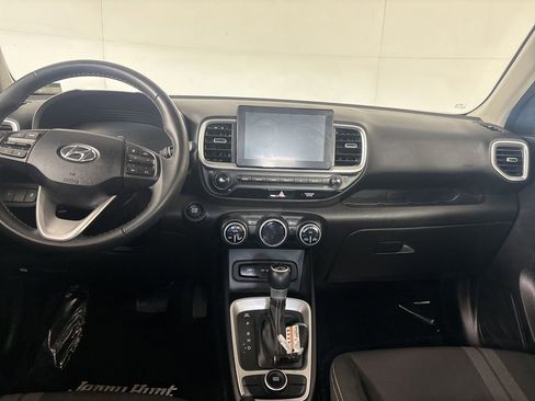 Used 2025 Hyundai Venue SEL FWD image 19