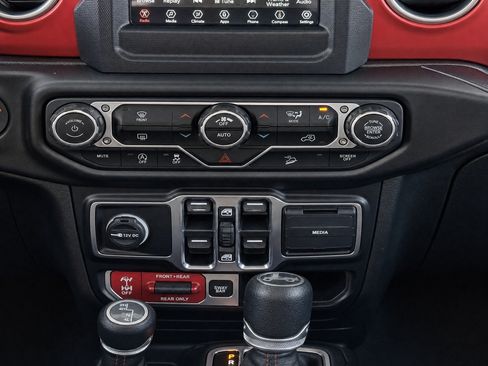 Used 2020 Jeep Wrangler Unlimited Rubicon AWD/4WD image 12
