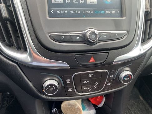 Used 2018 Chevrolet Equinox LT AWD/4WD image 15