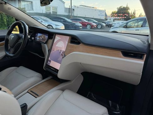 Used 2018 Tesla Model X 75D AWD/4WD image 19