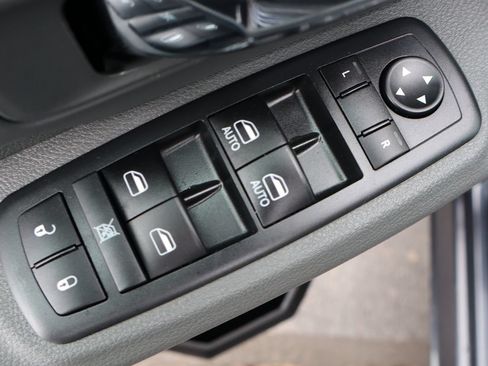 Used 2020 RAM 1500 Classic SLT RWD image 27