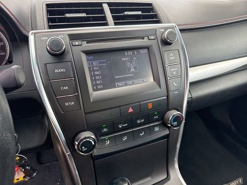 Used 2015 Toyota Camry SE FWD image 14