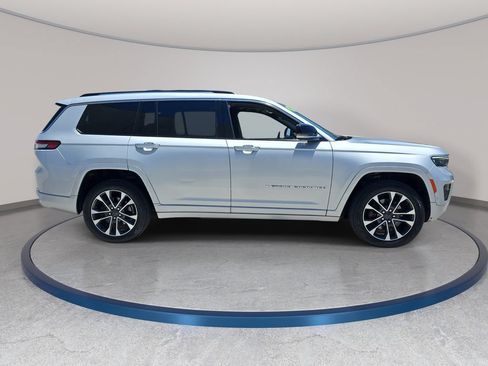 Used 2022 Jeep Grand Cherokee L Overland w/ Luxury Tech Group IV RWD image 5
