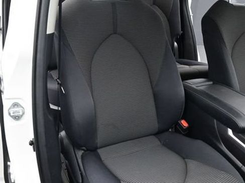 Used 2022 Toyota Highlander L FWD image 17