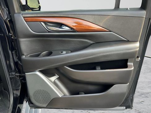 Used 2020 Cadillac Escalade ESV Premium Luxury image 26