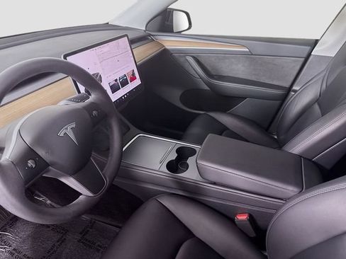 Used 2023 Tesla Model Y Long Range AWD/4WD image 9