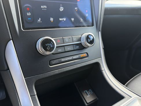 Used 2024 Ford Edge SEL AWD/4WD image 7