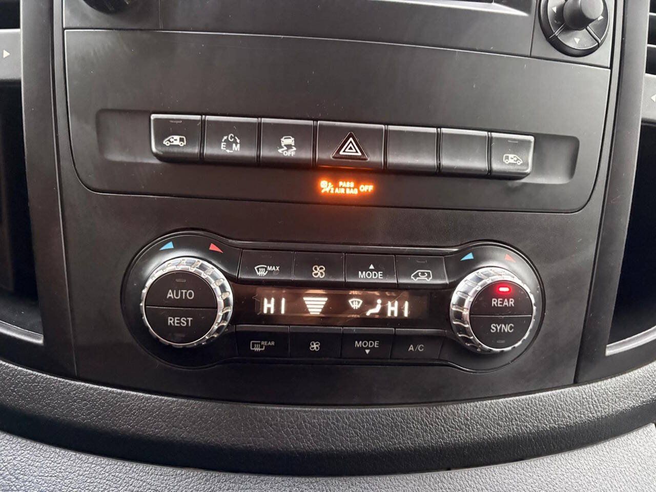 Used 2018 Mercedes-Benz Metris Passenger image 19
