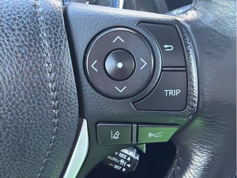 Used 2017 Toyota Corolla SE FWD image 18