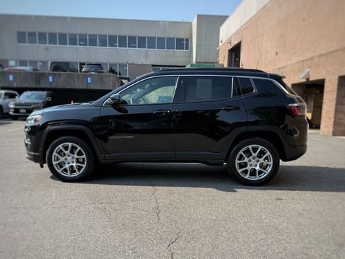 Used 2023 Jeep Compass Latitude AWD/4WD image 14