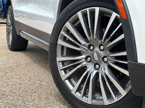 Used 2024 Cadillac XT4 Premium Luxury FWD image 2