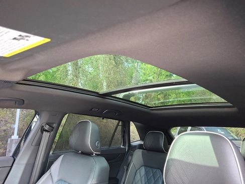 Used 2025 Volkswagen Atlas Cross Sport SEL Premium R-Line image 16