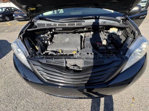 Used 2015 Toyota Sienna L image 25