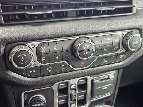 New 2025 Jeep Gladiator Sport image 27