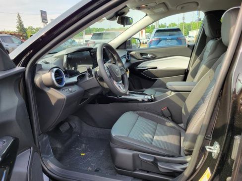 New 2026 Chevrolet Trax LT w/ Driver Confidence Package FWD image 8