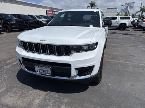 Used 2025 Jeep Grand Cherokee L Laredo RWD image 2