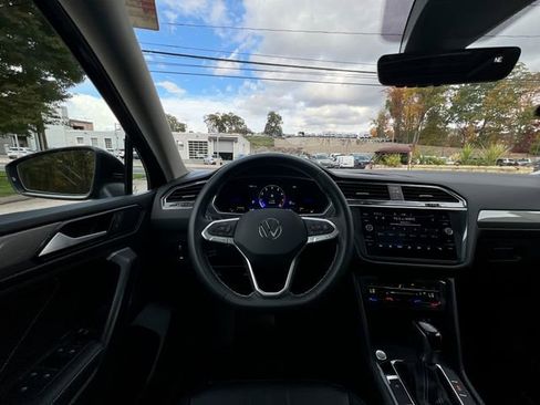 Certified 2022 Volkswagen Tiguan SE image 14