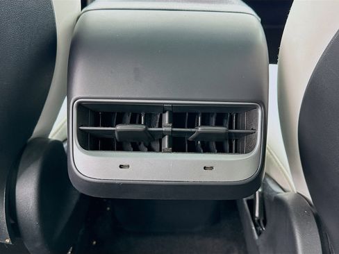 Used 2021 Tesla Model Y Performance image 17