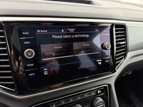 Used 2021 Volkswagen Atlas Cross Sport SEL image 17