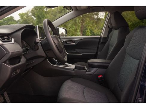 Used 2025 Toyota RAV4 XLE AWD/4WD image 11