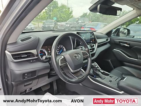 Used 2022 Toyota Highlander XLE FWD image 9