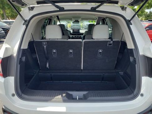 Used 2023 Honda Pilot LX image 11
