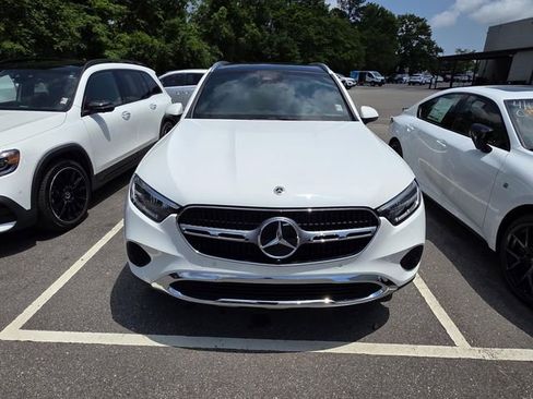 Used 2025 Mercedes-Benz GLC 300 4MATIC image 2