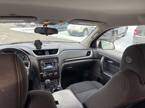 Used 2017 Chevrolet Traverse LT w/ Style and Technology Package image 12