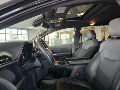 Used 2021 Toyota Sienna XSE image 22