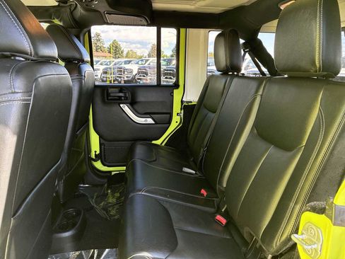 Used 2016 Jeep Wrangler Unlimited Sahara w/ Connectivity Group AWD/4WD image 23