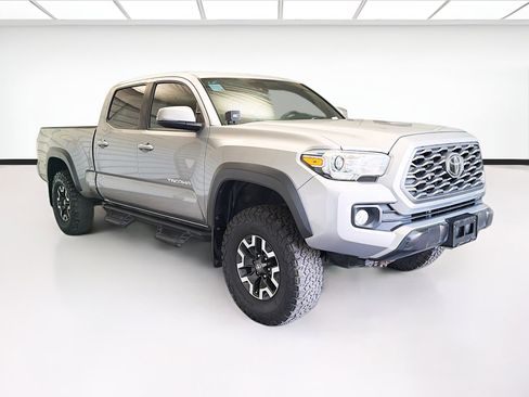 Used 2020 Toyota Tacoma TRD Off-Road w/ Technology Package AWD/4WD image 3
